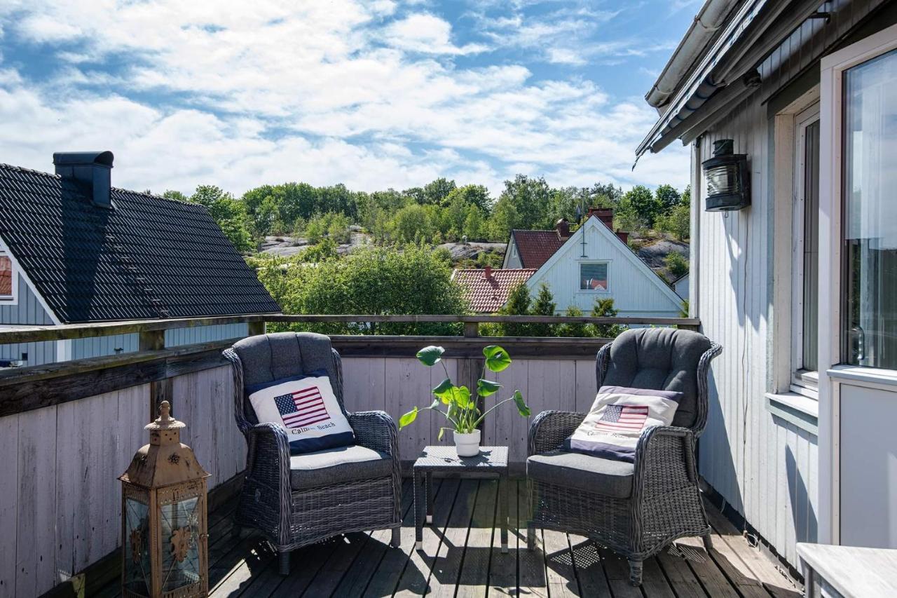 White & Bright Room In A Shared Apartment Gothenburg Exterior photo